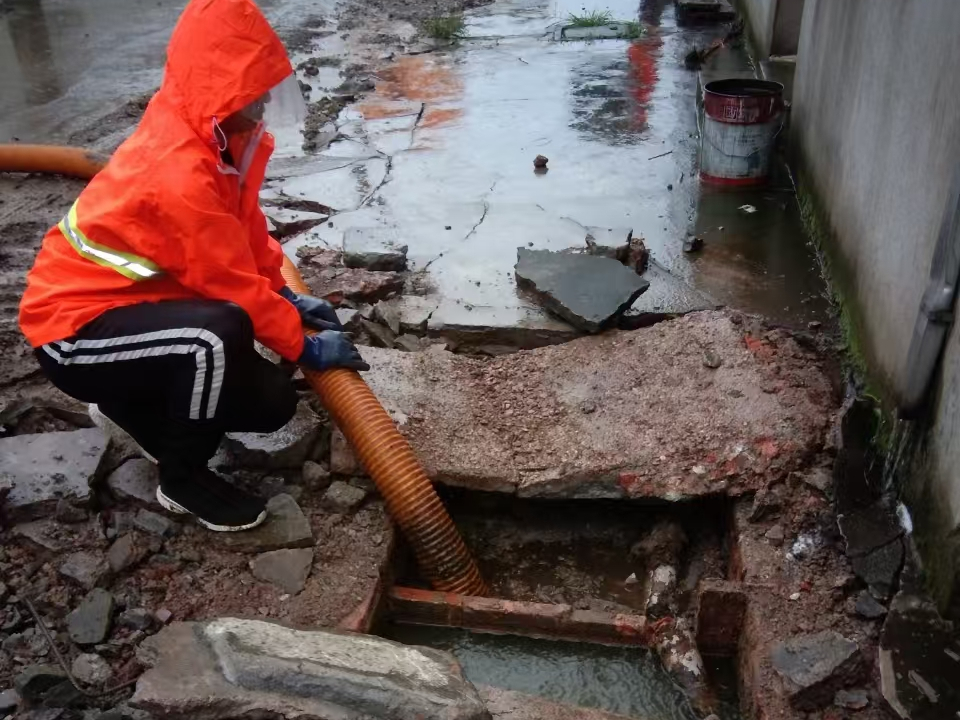 忻州专业清理污水池 炜誉市政以规范流程守护城市 “肠道”